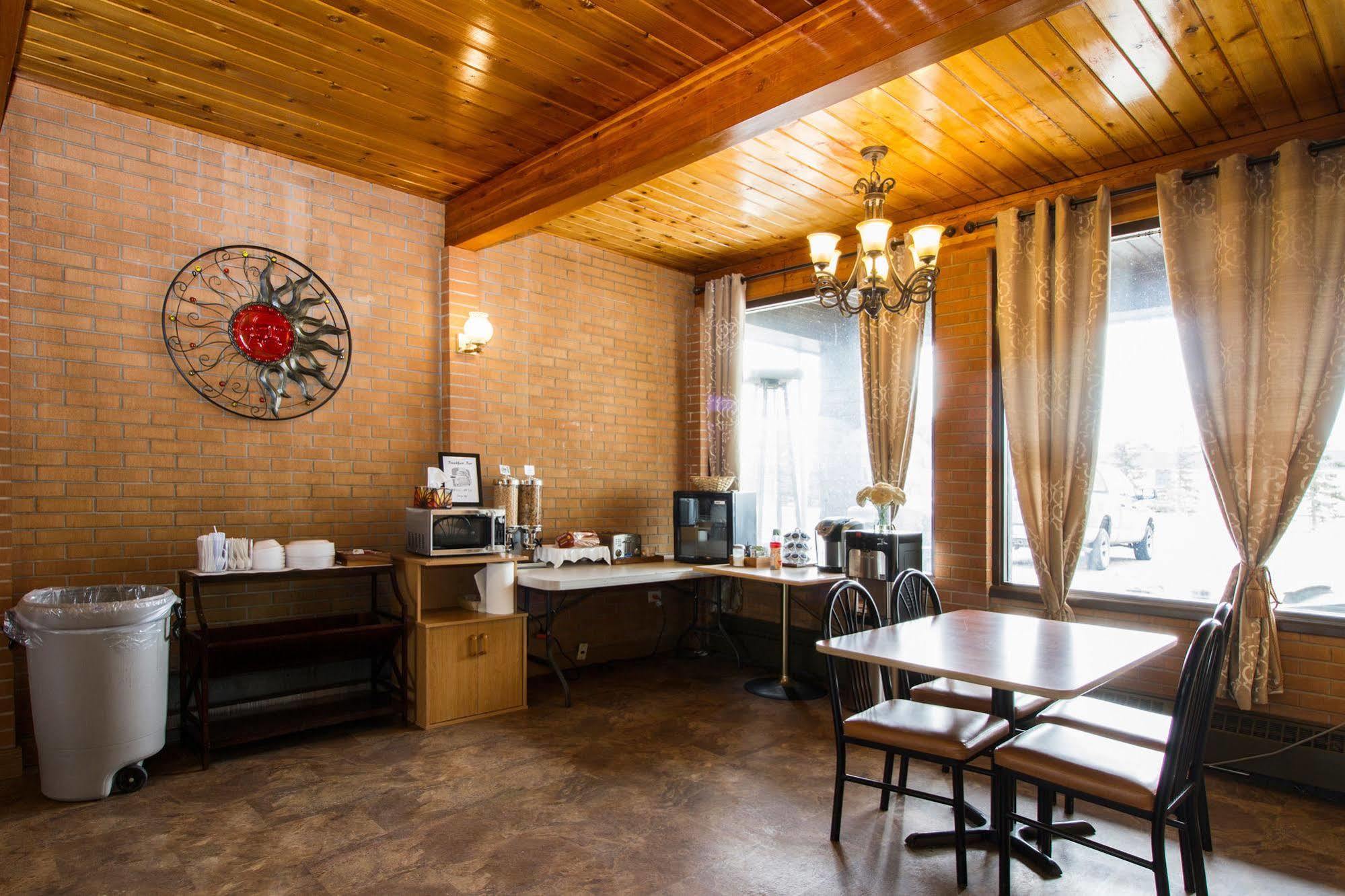 Lagana Hotel Lanigan Екстериор снимка