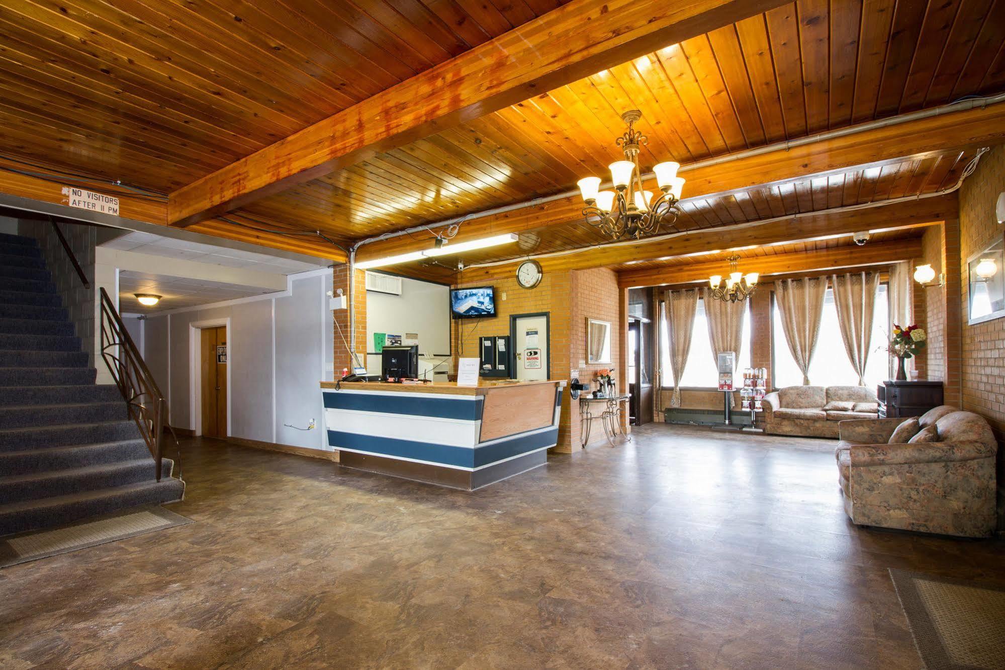 Lagana Hotel Lanigan Екстериор снимка