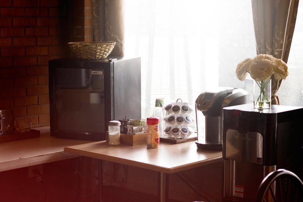 Lagana Hotel Lanigan Екстериор снимка